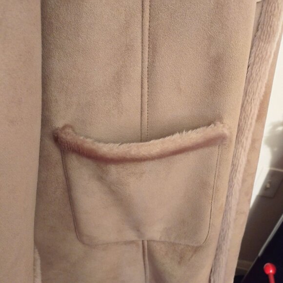 Maggie Barnes Womens Faux Shearling Coat With Hood & Embroidered Sleeves 3X - Picture 6 of 12